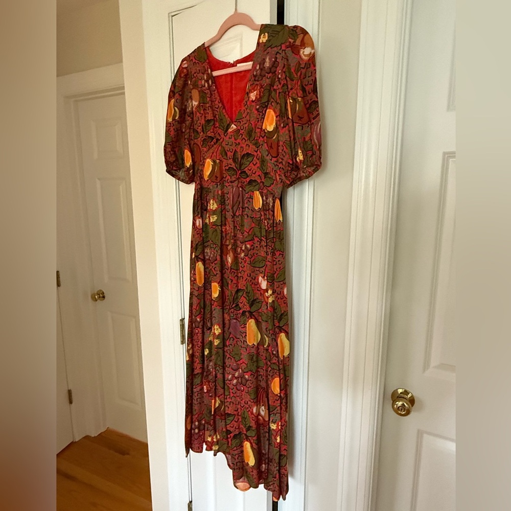 EUC Gwyneth Dress Highland Orchard Berry
Lulani Floral by Rhode - Picture 4 of 6